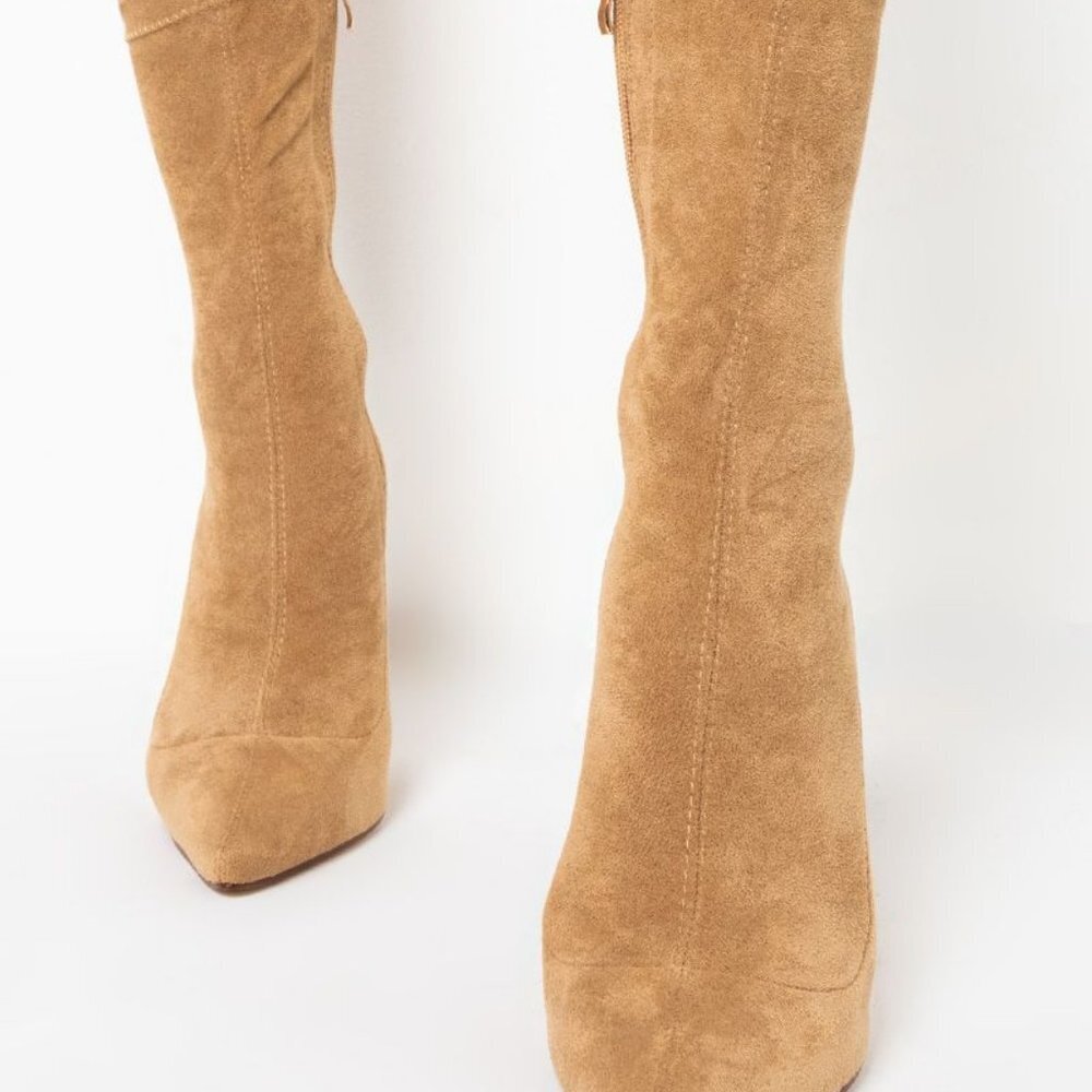 BEIGE MADE YOU FLAWLESS KNEE HIGH BOOTS ( BRAND NEW !!!! ) - Picture 2 of 7